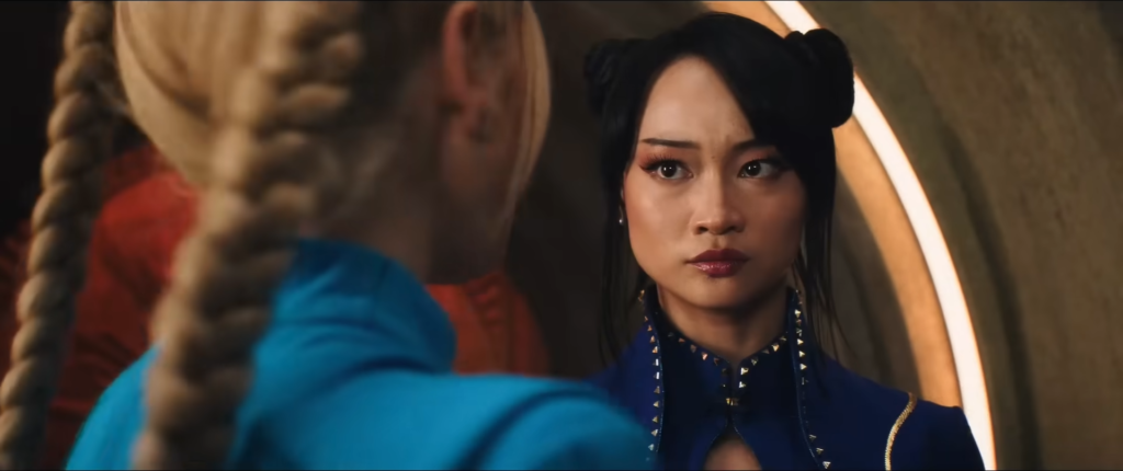 Cammy encarando Chun Li no novo live action de Street Fighter